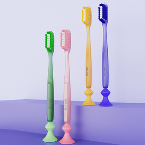 Brosse à dents manuelle colorée à poils souples pour adulte, design à ventouse, modèle 717 - Product Image 1