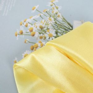 Rouleau de tissu en satin de soie double face 100% polyester 50D 85g pour doublure de pyjama de mariage - Product Image 3