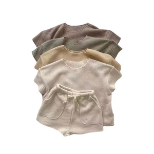 Conjunto de ropa de casa de manga corta informal a la moda para niños Conjunto deportivo de punto suelto para bebés/Traje de entrenamiento en venta - Product Image 1