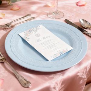 Magnifiques assiettes de présentation en porcelaine fine, bleu pur, avec bordure en dentelle et motif végétal, durables et écologiques, pour dîner de mariage - Product Image 3