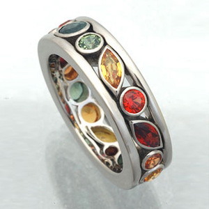 Anello con Zirconi Colorati Traforati, Gioiello Minimalista da Donna per Uso Quotidiano - Product Image 1