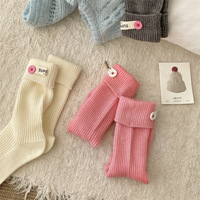 Chaussettes de sport design en gros Chaussettes de sport personnalisées à quantité minimale de commande bas en coton de couleur unie avec bouton Étiquette en tissu Chaussettes pour femmes