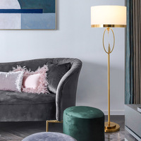 Lampadaire en métal post-moderne américain simple, hôtel, salon, canapé, chambre à coucher, bureau, éclairage led vertical, vente en gros