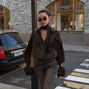 Camicetta da <span class=keywords><strong>donna</strong></span> con maniche svasate, ampia, in raso <span class=keywords><strong>marrone</strong></span>, elegante, con risvolto, per la primavera - Product Image 1