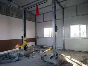 Lève-voiture hydraulique à deux colonnes AUTOKE à double cylindre avec pont roulant, capacité de 4 tonnes, hauteur de levage de 1850 mm, stockage de véhicules - Product Image 4