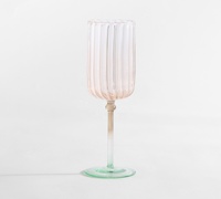 Flûtes à champagne et verres à eau rose Cynthia Rowley Ombre à nervures, avec pied, pour mariages et dîners nuptiaux