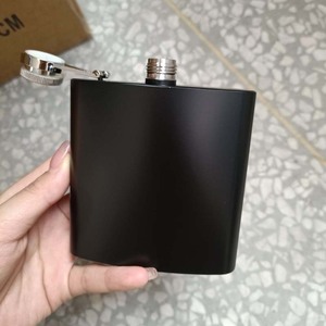 Petaca negra de acero inoxidable de viaje 6oz 7oz 8oz al por mayor con parte superior negra Petaca negra mate de 6oz con tapa negra - Product Image 5