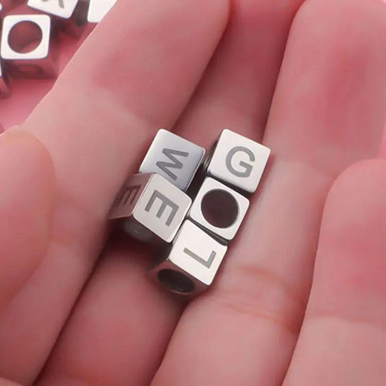 Cuentas de acero inoxidable con forma de cubo para pulir, abalorios cuadrados con letras del alfabeto, 4mm DY Y