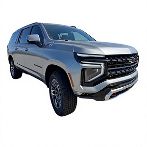 Chevrolet Suburban 2025 SUV Argento 8 Posti Interni in Pelle Fari LED Trasmissione Automatica Pneumatici R20 Tetto Panoramico - Product Image 1