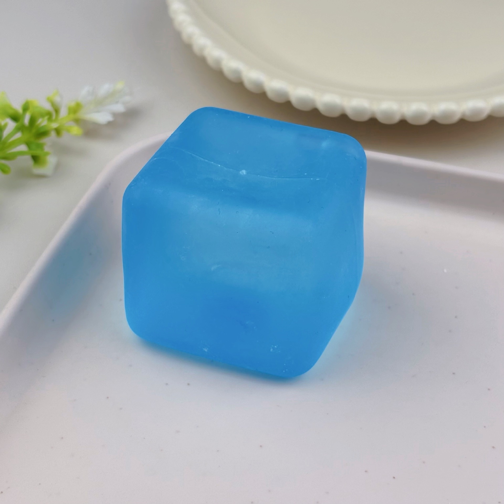 Glaçons de maltose bleu givré de 4,5 cm