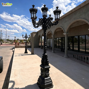 Lampada Classica in Ghisa per Decorazione Esterna di Ville e Giardini - Product Image 1