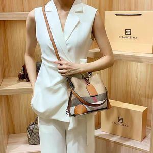 Bolsos de mano de cuero PU de lujo para mujer, bolsos de gran capacidad, bolso cruzado de un solo hombro para mujer, bolso de fiesta - Product Image 3