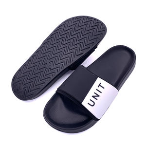 Cómodas <span class=keywords><strong>sandalias</strong></span> deslizantes de suela gruesa superior con parche de goma de PVC personalizado para hombres y mujeres - Product Image 1