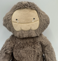 Offres Spéciales Bigfoot d'animal brun super doux personnalisé pour les peluches Sasquatch brodées avec un remplissage en coton PP