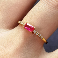 Bague Chic en Argent S925 Plaqué Or 18K avec Zircon Multicolore Taille Émeraude et Pierres Latérales en Argent Sterling 925