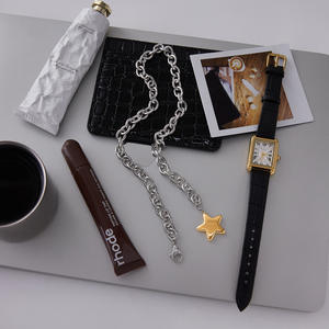 Collar con Colgante de Estrella en Cadena Rolo Gruesa, Chapado en Oro PVD Vintage, Acero Inoxidable Pulido, Resistente al Agua y al Deslustre - Product Image 2