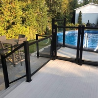 Balustrade de balcon moderne en acier inoxydable poteaux en aluminium garde-corps en verre personnalisé pour projets commerciaux résidentiels pour centre commercial
