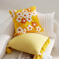 Bantal Hias Premium Hijau Berumbai Motif Bunga, Bantal Labu Lucu dengan Bordir Bunga Daisy, Bahan Bantal untuk Kamar Tidur yang Nyaman