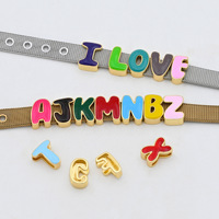 Collier pour animaux de compagnie en PU moderne de luxe personnalisé, best-seller, 26 pendentifs lettres anglaises, design goutte d'huile, lettres colorées inspirées de la dopamine