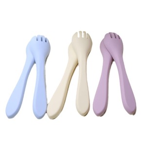 Juego de cucharas de silicona para alimentación de bebés de 0 a 12 meses, utensilios de entrenamiento sin BPA, diseño de cuerpo recto - Product Image 1