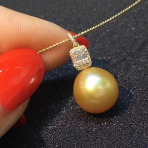 Pendentif en perles d'or naturelles exquises de 12-13 mm, face impeccable, polyvalent, cadeau de luxe pour un anniversaire, pour les trajets quotidiens, avec un coffret cadeau élégant - Product Image 3