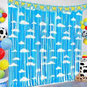 Tenda con Frange in Lamina Metallizzata Cielo Blu e Nuvole Bianche, Sfondo per Feste di Compleanno e Baby Shower, Personalizzabile - Product Image 1