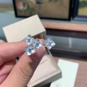 Bague en argent pur S925, nouveau style chinois, brodée en trois dimensions, avec un motif de fleur en boule brossée bleue, design unique pour femmes - Product Image 3