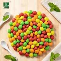 Bonbons gélifiés halal aux fruits, en forme de boules colorées, imprimés de dessins animés, en gros, emballage personnalisé OEM, directement de l'usine