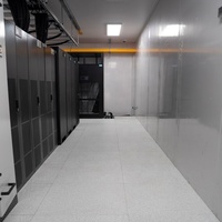 Conteneur de centre de données modulaire à installation rapide 40 pieds High Cube avec boîtier de distribution d'énergie industriel pour projet EPC