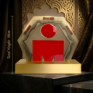 Trofeo de <span class=keywords><strong>Metal</strong></span> Personalizado con Modelo de Edificio 3D, Logotipo Grabado con Láser, Acabado Pulido Duradero, Recuerdo de Lujo, Regalos para Ferias Comerciales - Product Image 4