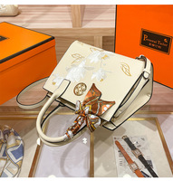 Sac fourre-tout à bandoulière en cuir PU d'été à la mode pour femmes Mini coeur Design avec lettre décoration sangle unique pour dames filles