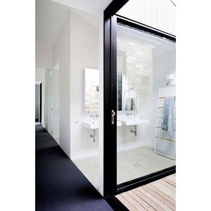 Diseño de Espacio de Vida al Aire Libre para Villa Moderna con Estructura de Acero Ligero - Product Image 3