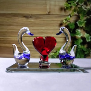 Arte en Vidrio Soplado a Mano, Familia de Camellos Personalizada, Decoración Pequeña para Oficina u Hogar, para Pascua o Navidad, de Rajasthan, por Tiny Glass World - Product Image 4