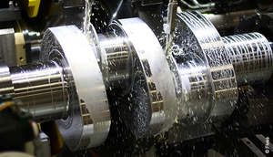 Rectificadora de cigüeñales horizontal universal de alta precisión, controlada por PLC y accionada por motor, directamente del fabricante - Product Image 5