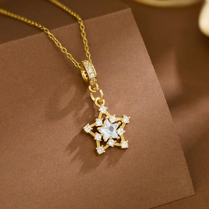 Collar con colgante de estrella 3D hueca de grano delicado y cadena fina para mujer, ideal para uso diario, citas y banquetes. Joyería para pedidos al por mayor. - Product Image 3