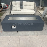 Brasero extérieur contemporain en béton, portable et élégant pour les rassemblements en jardin