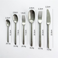 Ensemble de couverts jetables écologiques modernes en acier inoxydable 430, boîte cadeau, manche incurvé pour les fêtes, couteau à steak argenté, fourchette