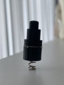 KAN-10 1NO 1A 36VDC ON-OFF 10.5mm Bouton poussoir avec micro-interrupteur à auto-bloquage, usine source chinoise - Product Image 1