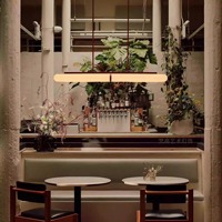 Lustre suspendu long LED de style nordique moderne et minimaliste, inspiré des designers, en fer et PE, pour salle à manger