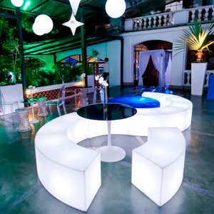 Banco de plástico resistente al agua, silla taburete de bar, taburete curvo, silla cubo LED para fiesta, evento, jardín