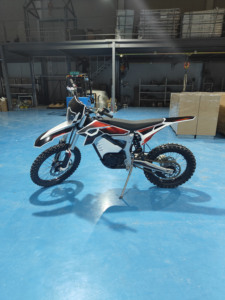 รถมอเตอร์ไซค์วิบาก Feiwo Road Dirt Bike 5000w ระยะทางวิ่ง 150 กม. ความเร็วสูงสุด 120 กม./ชม. มอเตอร์แบบไร้แปรงถ่าน โครงอะลูมิเนียม แข็งแรง ทนทาน สำหรับผู้ใหญ่ รถมอเตอร์ไซค์วิบากขึ้นเขา 5000w Central - Product Image 6