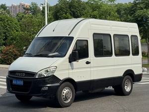 <span class=keywords><strong>Iveco</strong></span> <span class=keywords><strong>Daily</strong></span> 2.5T Classic A37 2017, Techo Alto, 7 <span class=keywords><strong>Plazas</strong></span>, Doble Propósito (Pasajeros y Carga), Furgoneta Usada - Product Image 2