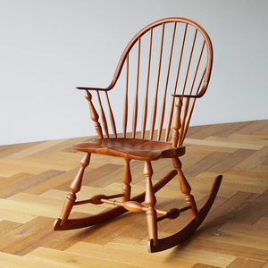<span class=keywords><strong>Fauteuil</strong></span> à bascule Windsor en bois massif noyer, style scandinave, avec dossier à lattes et dossier enveloppant, design rétro du milieu du siècle, pour salon et salle à manger - Product Image 2