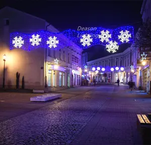 Christmas street light decoration