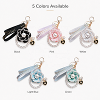 Porte-clés en tissu camélia avec perles, ruban et garniture en perles, anneau en acrylique, pendentif de sac, breloque de voiture, luxe léger, motif floral
