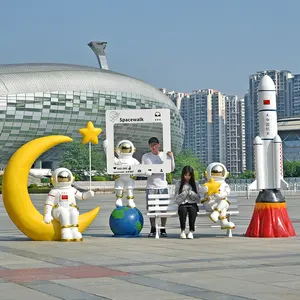Hot selling fiberglass astronaut astronaut model statue for home decoration science and technology museum