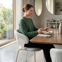 Chaise de salle à manger haut de gamme avec dossier incurvé et accoudoirs courbes, en velours luxueux, pour table à manger