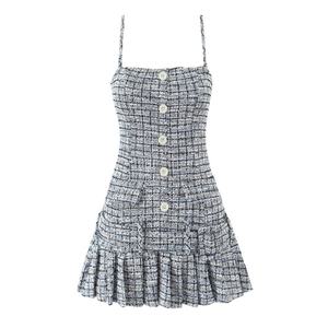 Robe mini décontractée d'été en tweed gris à motif écossais, bretelles spaghetti, plissée, respirante, taille naturelle, logo avant pour femme - Product Image 1