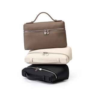 Bolso Bandolera Pequeño de Cuero Genuino Gigi para Mujer, Modelo LP19, con Dos Correas, Cierre de Cremallera y Decoración de Cierre - Product Image 5