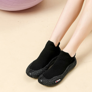Chaussures de danse GallonShark pour femmes, semelle extérieure en TPR, doublure en coton, talon plat, chaussures de yoga et de fitness - Product Image 3